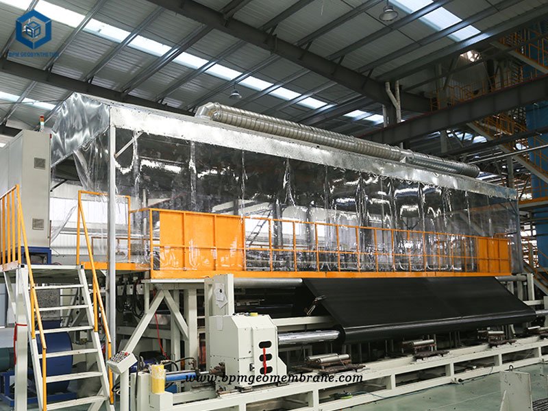 Automatic geomembrane production equipment