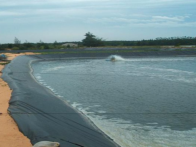 Geomembrana Installation for Water Containment