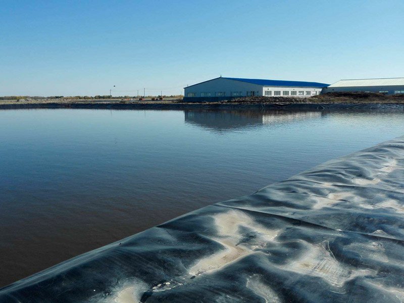 Geomembrana Installation for Water Containment